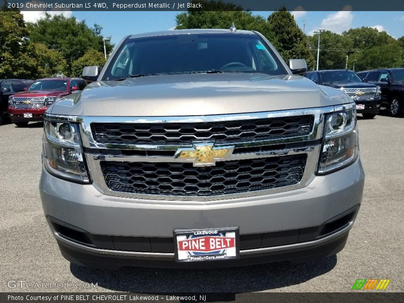 Pepperdust Metallic / Jet Black 2019 Chevrolet Suburban LS 4WD