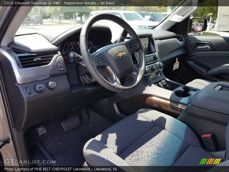 Pepperdust Metallic / Jet Black 2019 Chevrolet Suburban LS 4WD