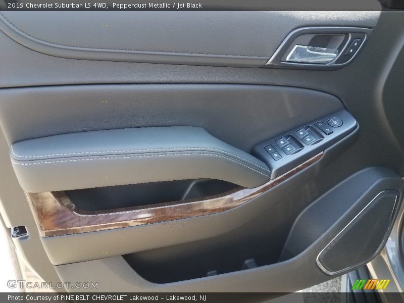 Pepperdust Metallic / Jet Black 2019 Chevrolet Suburban LS 4WD