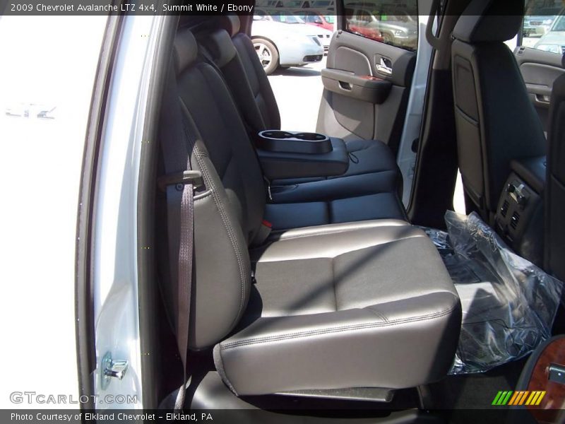 Summit White / Ebony 2009 Chevrolet Avalanche LTZ 4x4