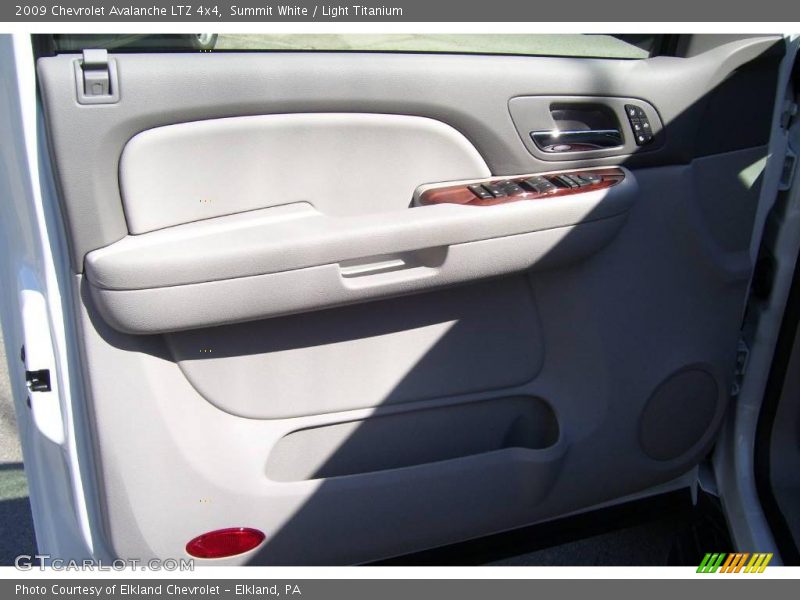 Summit White / Light Titanium 2009 Chevrolet Avalanche LTZ 4x4