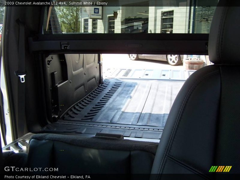 Summit White / Ebony 2009 Chevrolet Avalanche LTZ 4x4