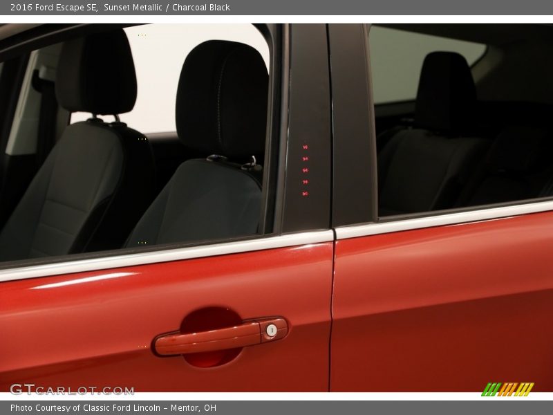Sunset Metallic / Charcoal Black 2016 Ford Escape SE