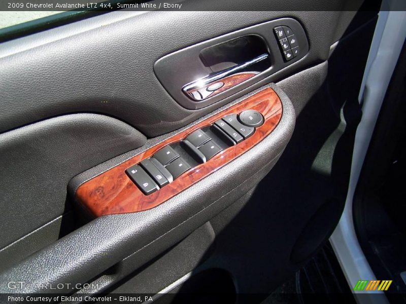 Summit White / Ebony 2009 Chevrolet Avalanche LTZ 4x4