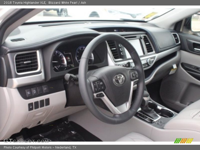 Blizzard White Pearl / Ash 2018 Toyota Highlander XLE