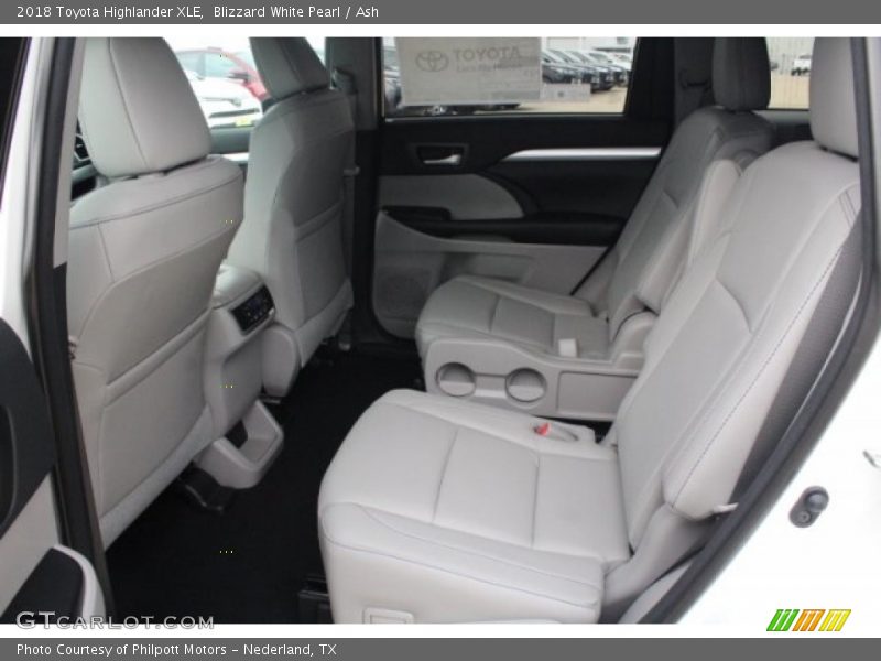 Blizzard White Pearl / Ash 2018 Toyota Highlander XLE