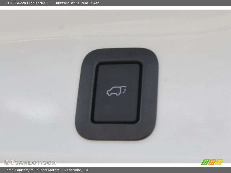 Blizzard White Pearl / Ash 2018 Toyota Highlander XLE