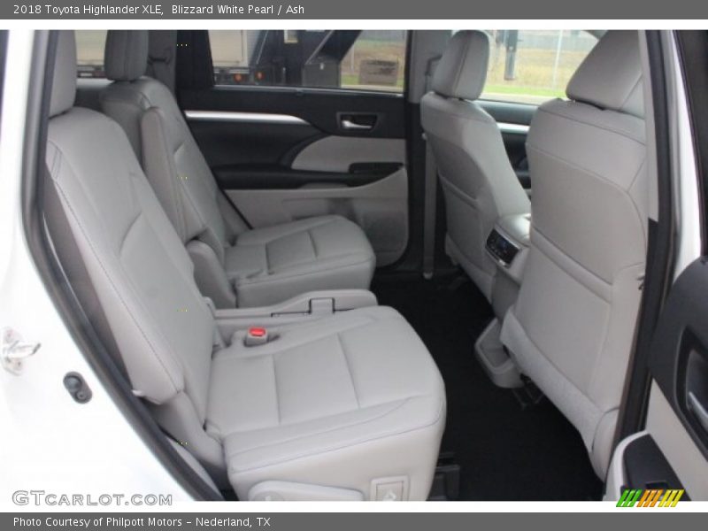 Blizzard White Pearl / Ash 2018 Toyota Highlander XLE