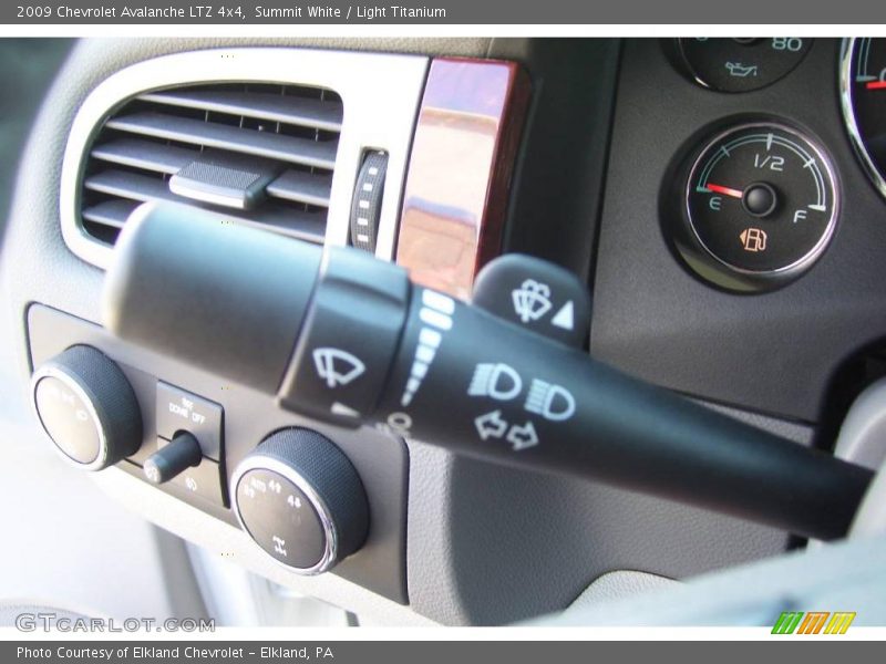 Summit White / Light Titanium 2009 Chevrolet Avalanche LTZ 4x4