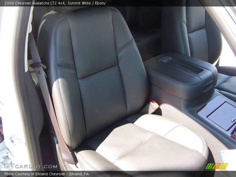 Summit White / Ebony 2009 Chevrolet Avalanche LTZ 4x4