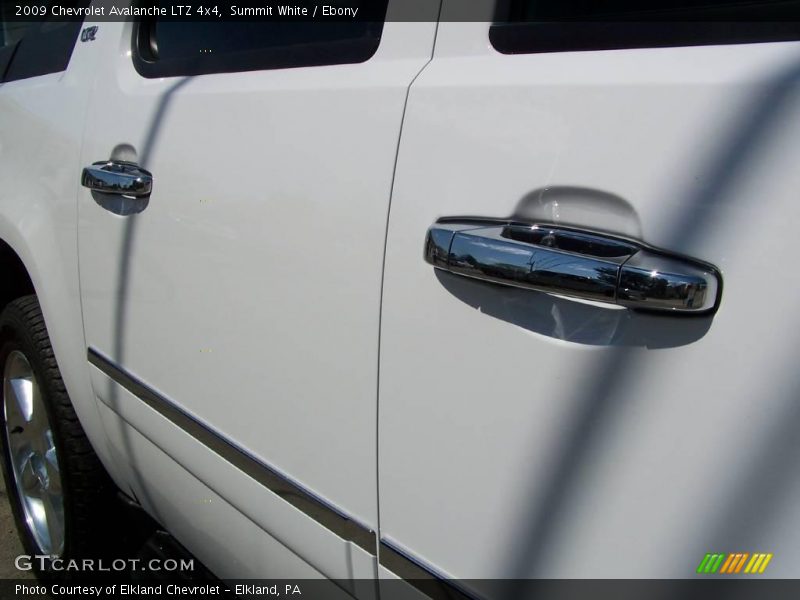Summit White / Ebony 2009 Chevrolet Avalanche LTZ 4x4