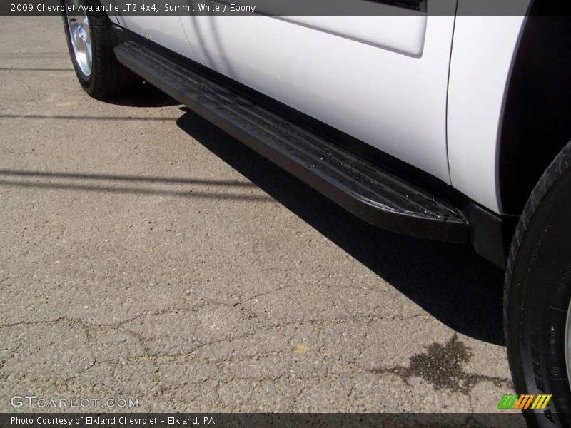 Summit White / Ebony 2009 Chevrolet Avalanche LTZ 4x4