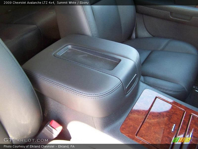 Summit White / Ebony 2009 Chevrolet Avalanche LTZ 4x4