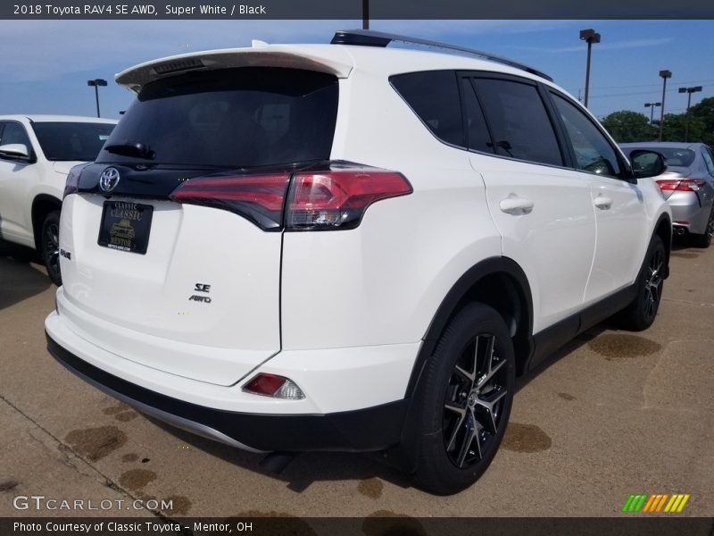 Super White / Black 2018 Toyota RAV4 SE AWD