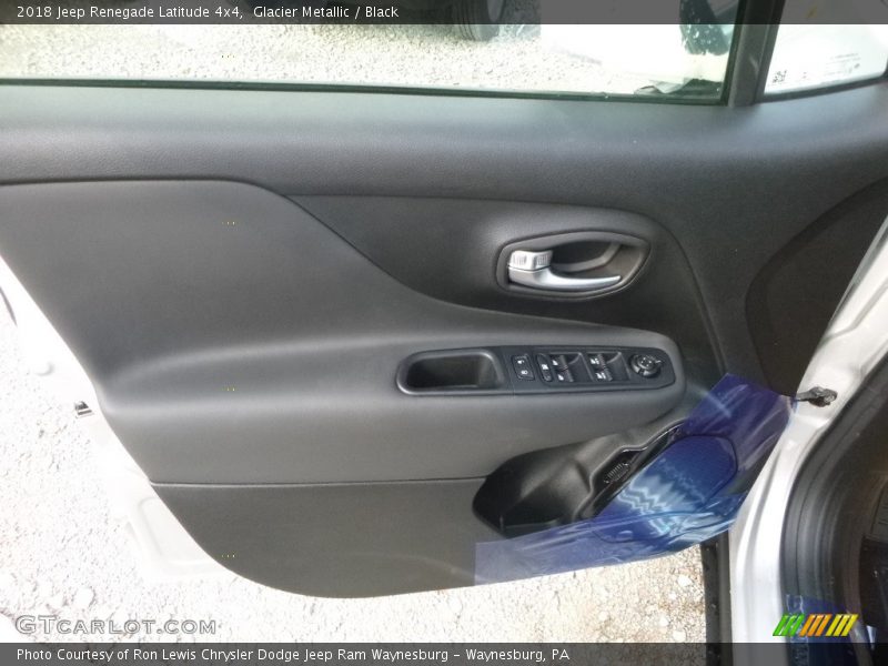 Glacier Metallic / Black 2018 Jeep Renegade Latitude 4x4