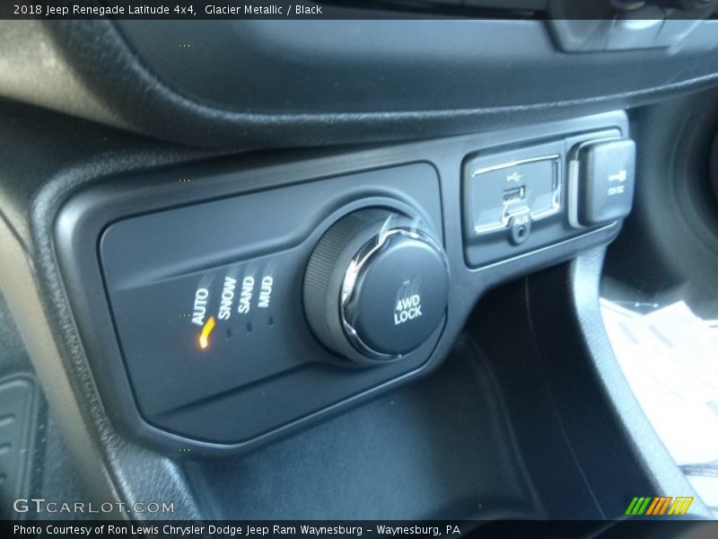 Glacier Metallic / Black 2018 Jeep Renegade Latitude 4x4