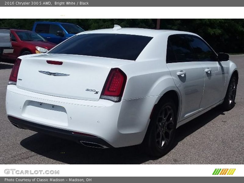 Bright White / Black 2016 Chrysler 300 S AWD