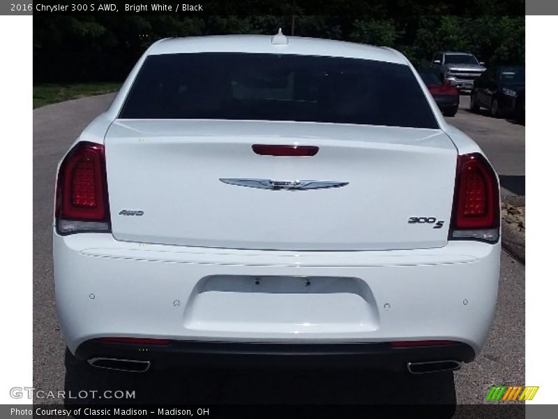 Bright White / Black 2016 Chrysler 300 S AWD