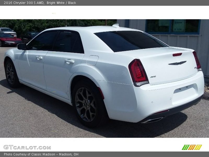Bright White / Black 2016 Chrysler 300 S AWD