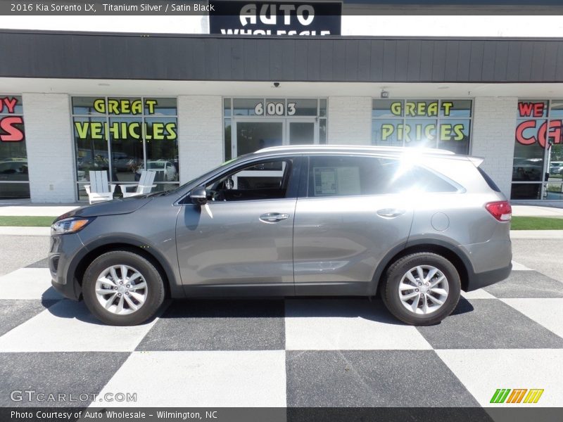 Titanium Silver / Satin Black 2016 Kia Sorento LX