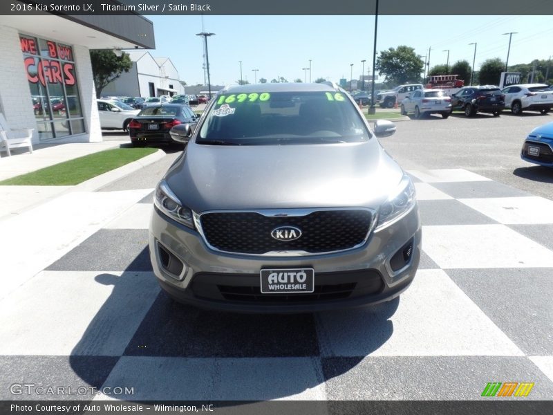 Titanium Silver / Satin Black 2016 Kia Sorento LX