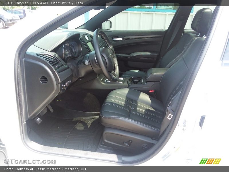 Bright White / Black 2016 Chrysler 300 S AWD