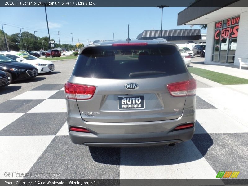 Titanium Silver / Satin Black 2016 Kia Sorento LX