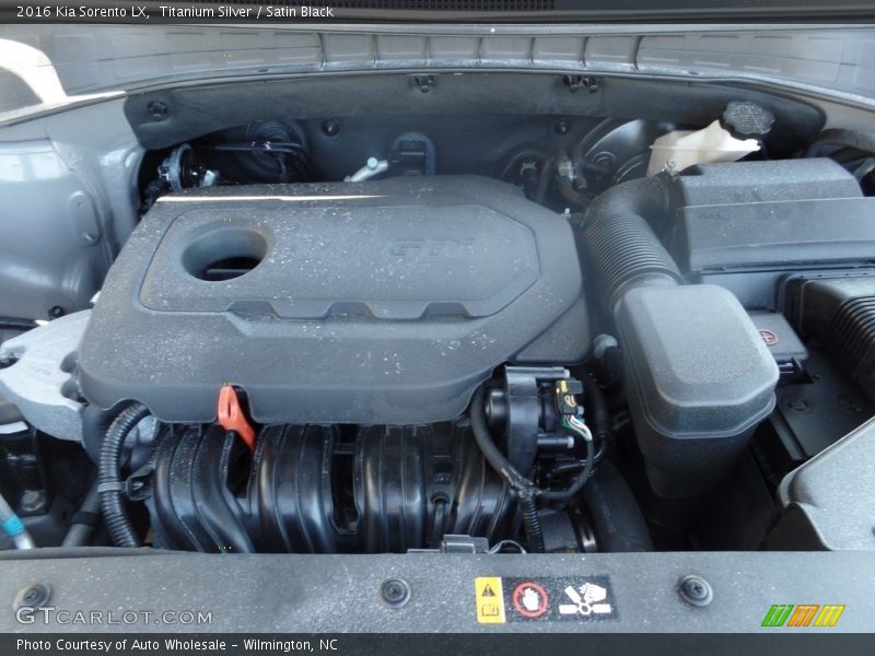 Titanium Silver / Satin Black 2016 Kia Sorento LX