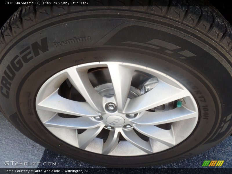 Titanium Silver / Satin Black 2016 Kia Sorento LX