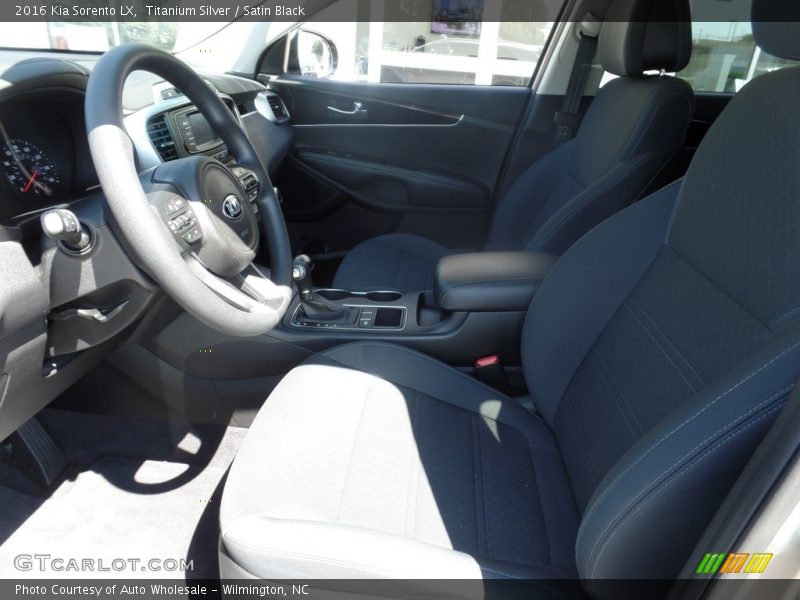 Titanium Silver / Satin Black 2016 Kia Sorento LX