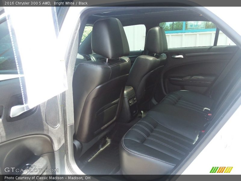 Bright White / Black 2016 Chrysler 300 S AWD