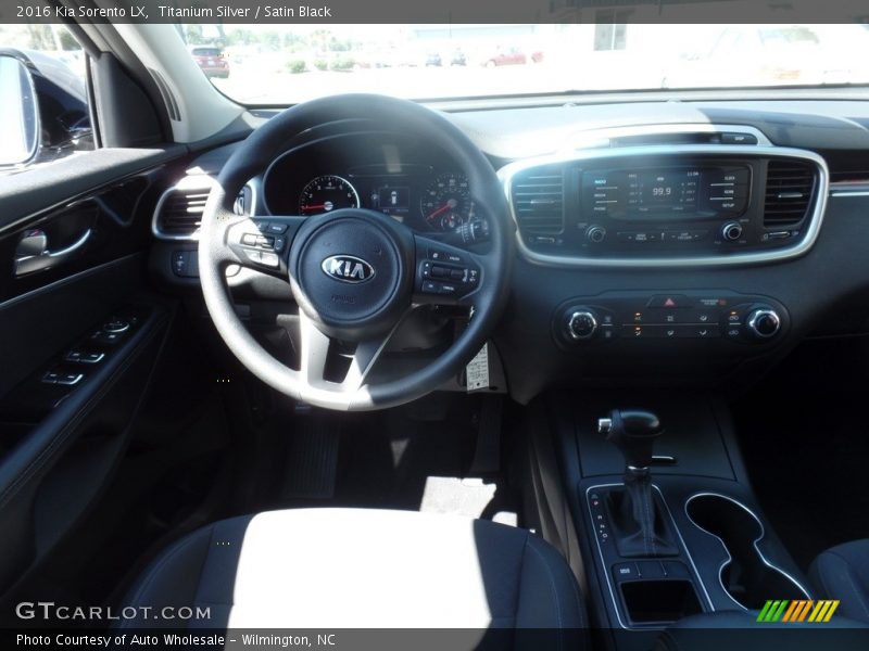 Titanium Silver / Satin Black 2016 Kia Sorento LX