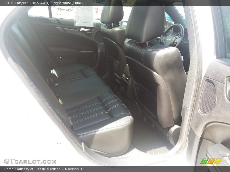 Bright White / Black 2016 Chrysler 300 S AWD