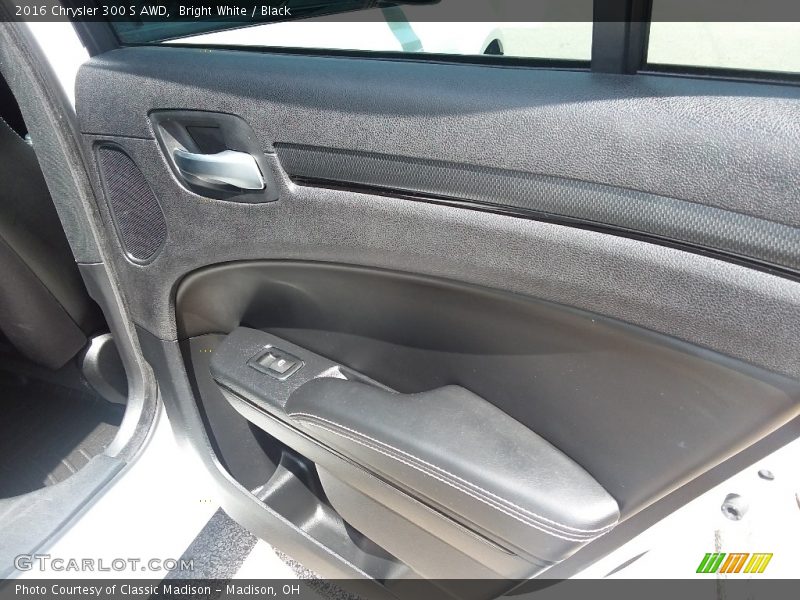 Bright White / Black 2016 Chrysler 300 S AWD