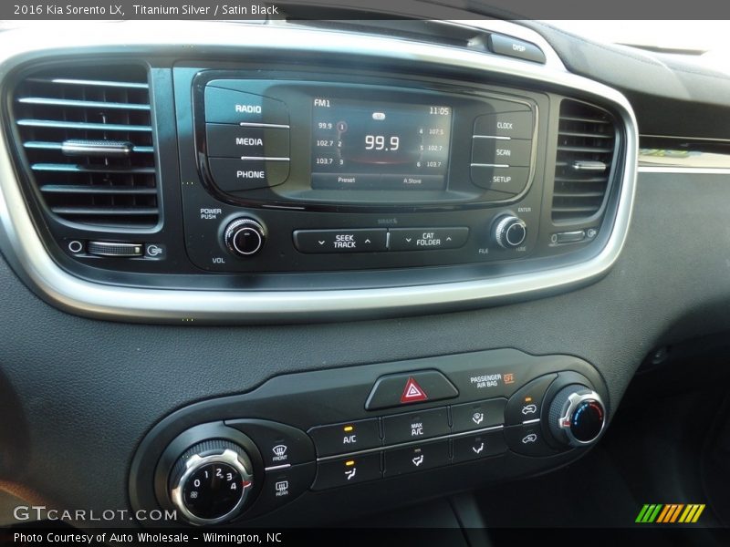 Titanium Silver / Satin Black 2016 Kia Sorento LX