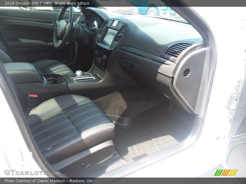 Bright White / Black 2016 Chrysler 300 S AWD