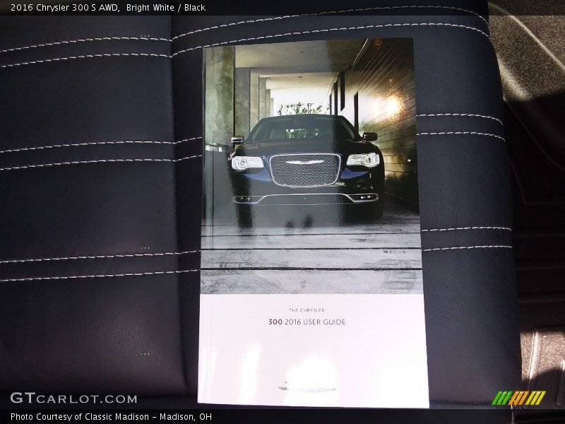 Bright White / Black 2016 Chrysler 300 S AWD
