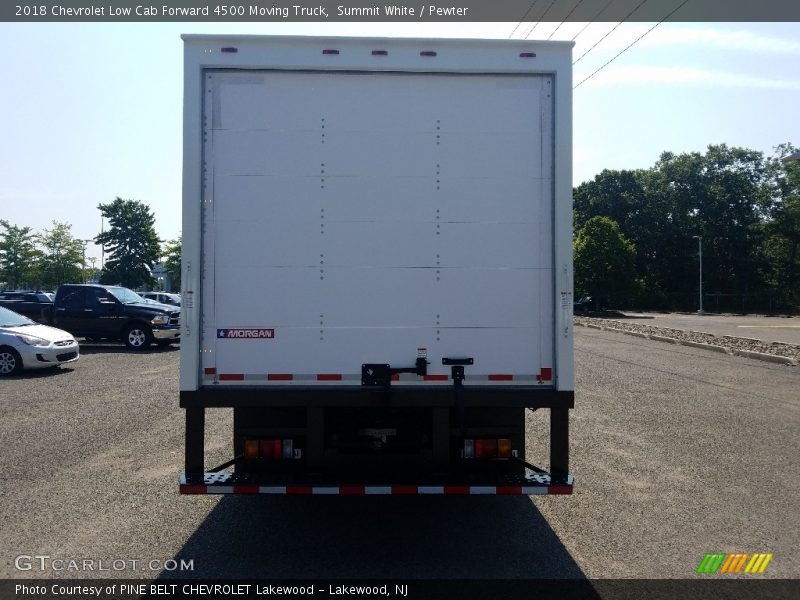 Summit White / Pewter 2018 Chevrolet Low Cab Forward 4500 Moving Truck