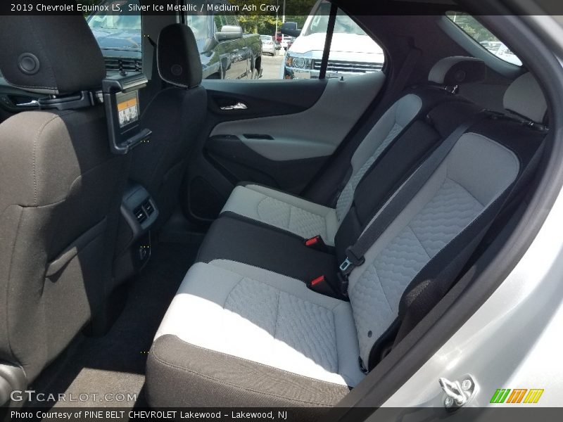 Silver Ice Metallic / Medium Ash Gray 2019 Chevrolet Equinox LS