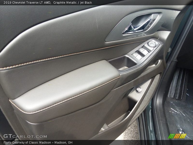 Graphite Metallic / Jet Black 2019 Chevrolet Traverse LT AWD