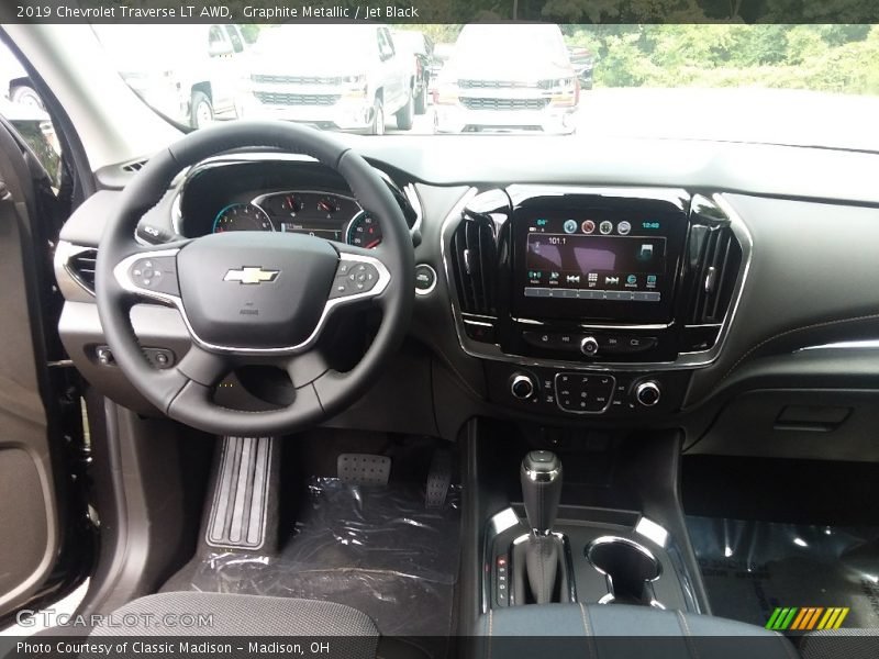 Graphite Metallic / Jet Black 2019 Chevrolet Traverse LT AWD