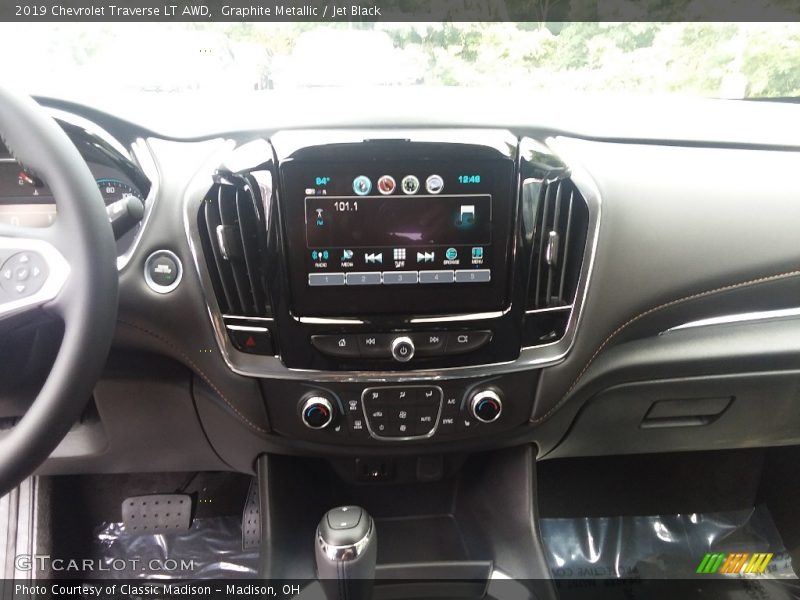 Graphite Metallic / Jet Black 2019 Chevrolet Traverse LT AWD