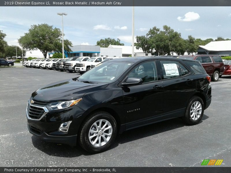 Front 3/4 View of 2019 Equinox LS