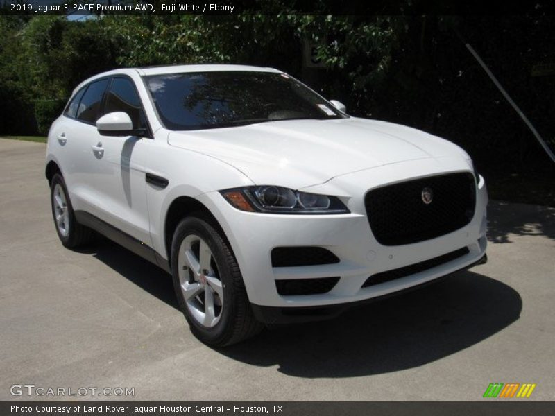 Front 3/4 View of 2019 F-PACE Premium AWD