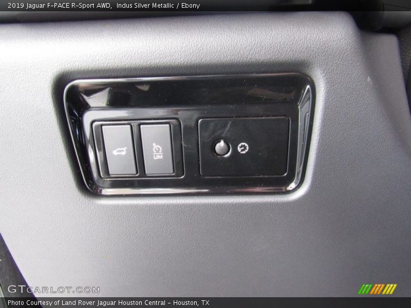 Indus Silver Metallic / Ebony 2019 Jaguar F-PACE R-Sport AWD
