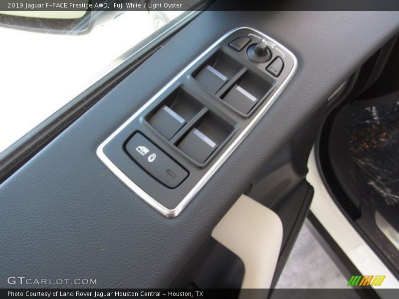Fuji White / Light Oyster 2019 Jaguar F-PACE Prestige AWD