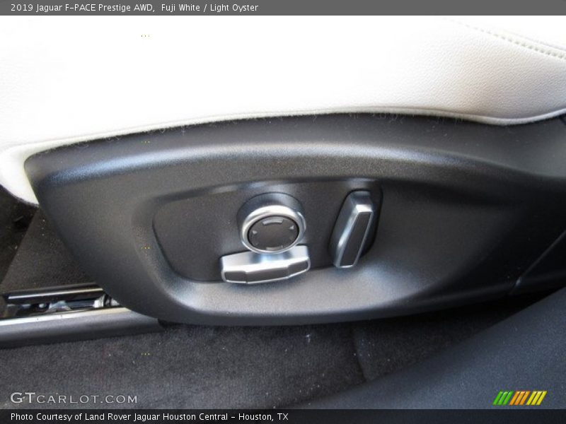 Fuji White / Light Oyster 2019 Jaguar F-PACE Prestige AWD