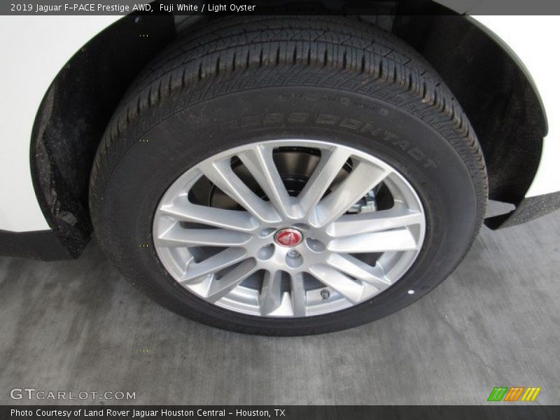 Fuji White / Light Oyster 2019 Jaguar F-PACE Prestige AWD