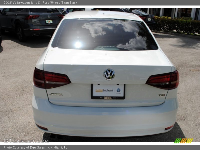 Pure White / Titan Black 2016 Volkswagen Jetta S