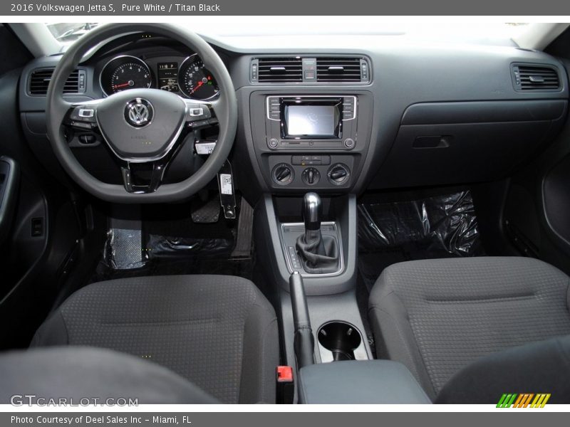 Pure White / Titan Black 2016 Volkswagen Jetta S